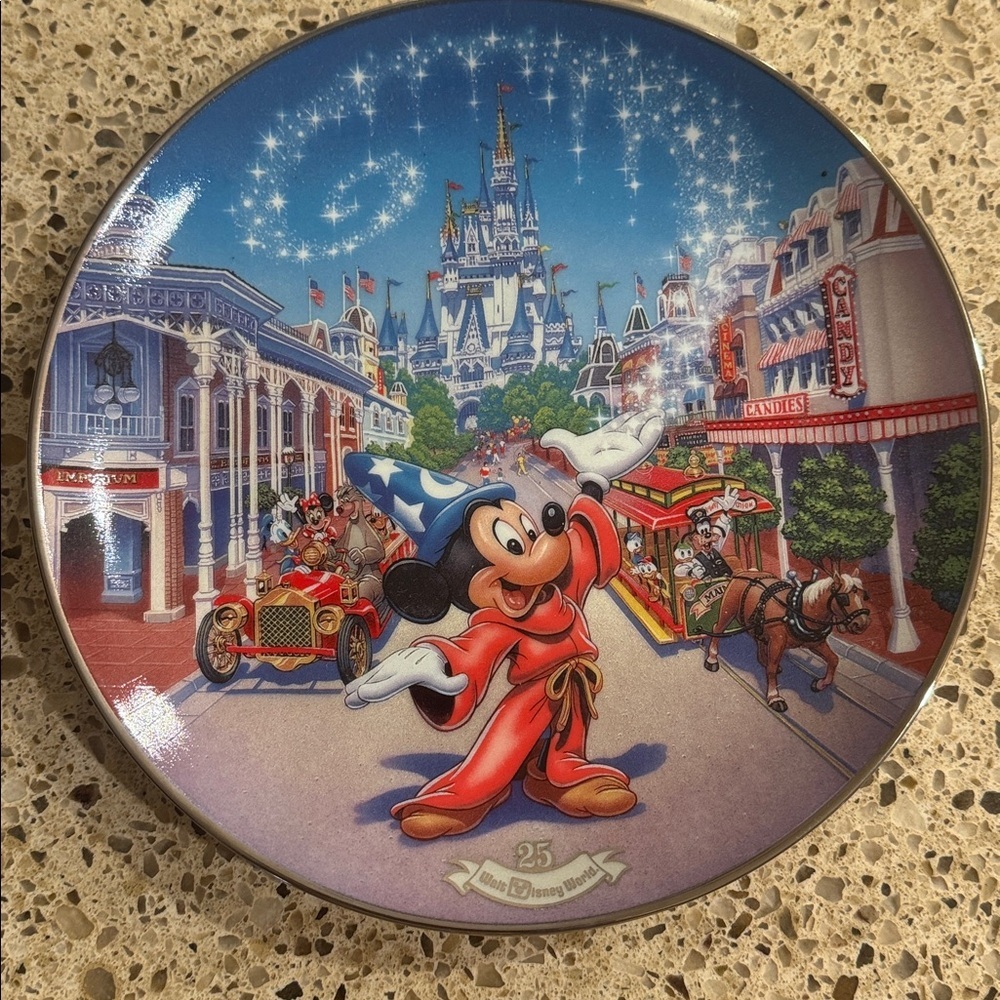 Walt Disney World 25th Anniversary Main Street U.S.A. 8" Wall Decor Plate Vtg